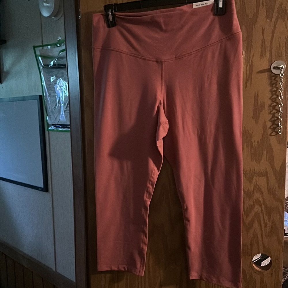 OLD NAVY ACTIVE EXTRA HIGH RISE CROP LEGGINGS: DUSTY RED: NWT: SIZE XL